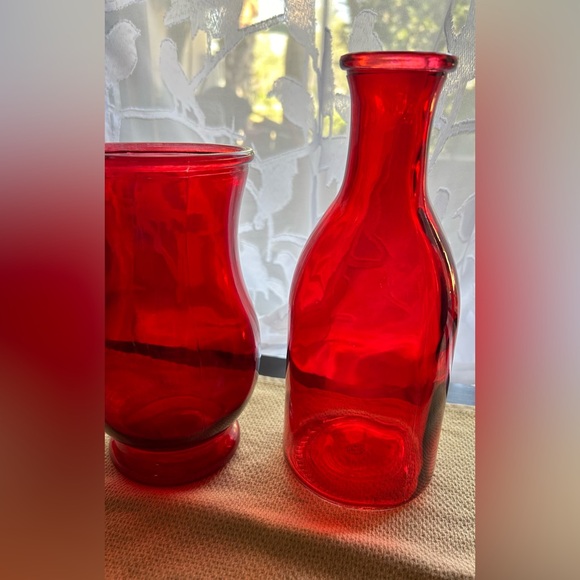 Bottle shaped, deep red, ruby, vase. 8.75” - Picture 7 of 9